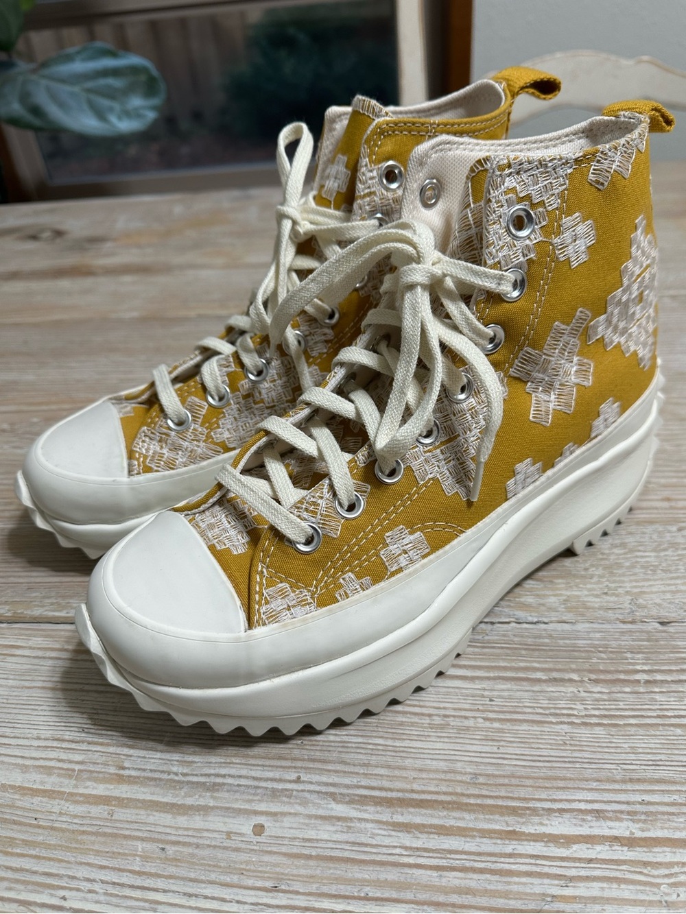 Converse Run Star Hike Festival High Top Platform Sneakers Embroidery Goldtone 9 - Picture 3 of 12